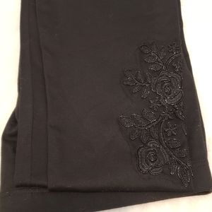 Kate & Leo Black Floral Embroidered Leggings